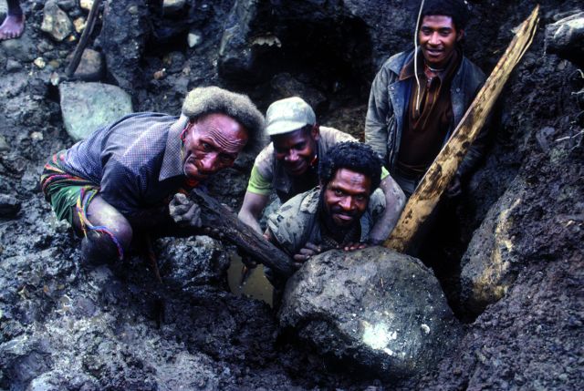 Immagine - Rif. "Siamo tutti minatori"  ==> Minatori in Papua Nuova Guinea / Foto Brecelj-Hodalic/Gamma