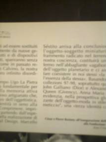 D'ARS - n. 154, volume 38 (n. 1), luglio 1998
'IL DESTINO DELL'OGGETTO'
[D'ARS - periodico di cultura e comunicazione visiva - Milano // Anno di fondazione 1960]
_________________________________________________________
Da SOMMARIO del numero 154 di D'ARS, luglio 1998:
EDITORIALE:
- Pierre Restany, Il destino dell'oggetto in seno alla cultura globale
ARGOMENTI:
- F. Alfano Miglietti, Il Nuovo Mondo: un destino dell'immagine
- Pier Luigi Capucci, Oggetti Soggetti
- Ugo La Pietra, L'oggetto e il suo destino
- Marcello Sstito, Comprimere, imprimere, esprimere
- Anna Maria Castro, La contaminazione del non ancora
- Francesco Ballo, Al cinema
ARGOMENTI SPECIALE:
- Pierre Restany, Csar moderno e contemporaneo
- Pierre Restany, Csar: la "suite milanaise"
FATTI:
- Jorge Glusberg, Jacques Bedel
- Victor Tupitsyn, Oggetti in scena
- Cristina Codognato, Un Whitney tutto nuovo per l'arte americana
TEMPO REALE SPECIALE:
- Nidia Morra, l'objet recr
- Pierre Restany, Ottanta artisti attorno al mondiale
MILANO VIVE:
- Mautizio Cecchetti, Le "dpendances" del mercato
IN DIRETTA:
- Nidia Morra, Aspettando l'estate
_________________________________________________________
.
.
.
Immagine rif.: <<D-ARS==n-154==Il-Destino-dell-Oggetto---(03>>
D'ARS - n. 154, volume 38 (n. 1), luglio 1998 / 'IL DESTINO DELL'OGGETTO' // Particolare-Estratto
.
=== Immagine 01 (di 03) ===