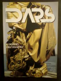 D'ARS - n. 154, volume 38 (n. 1), luglio 1998
'IL DESTINO DELL'OGGETTO'
[D'ARS - periodico di cultura e comunicazione visiva - Milano // Anno di fondazione 1960]
_________________________________________________________
Da SOMMARIO del numero 154 di D'ARS, luglio 1998:
EDITORIALE:
- Pierre Restany, Il destino dell'oggetto in seno alla cultura globale
ARGOMENTI:
- F. Alfano Miglietti, Il Nuovo Mondo: un destino dell'immagine
- Pier Luigi Capucci, Oggetti Soggetti
- Ugo La Pietra, L'oggetto e il suo destino
- Marcello Sstito, Comprimere, imprimere, esprimere
- Anna Maria Castro, La contaminazione del non ancora
- Francesco Ballo, Al cinema
ARGOMENTI SPECIALE:
- Pierre Restany, Csar moderno e contemporaneo
- Pierre Restany, Csar: la "suite milanaise"
FATTI:
- Jorge Glusberg, Jacques Bedel
- Victor Tupitsyn, Oggetti in scena
- Cristina Codognato, Un Whitney tutto nuovo per l'arte americana
TEMPO REALE SPECIALE:
- Nidia Morra, l'objet recr
- Pierre Restany, Ottanta artisti attorno al mondiale
MILANO VIVE:
- Mautizio Cecchetti, Le "dpendances" del mercato
IN DIRETTA:
- Nidia Morra, Aspettando l'estate
_________________________________________________________
.
.
.
Immagine rif.: <<D-ARS==n-154==Il-Destino-dell-Oggetto---(01>>
D'ARS - n. 154, volume 38 (n. 1), luglio 1998 / 'IL DESTINO DELL'OGGETTO' // Copertina
.
=== Immagine 03 (di 03) ===
