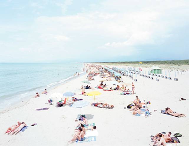 Immagine - Rif.: LUCCAdigitalPHOTOFest 2008 > Vecchiano-north Copyright Massimo Vitali