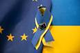 A pin symbolising solidarity with Ukraine [Source EC Audiovisual Service] (P056188-536869)