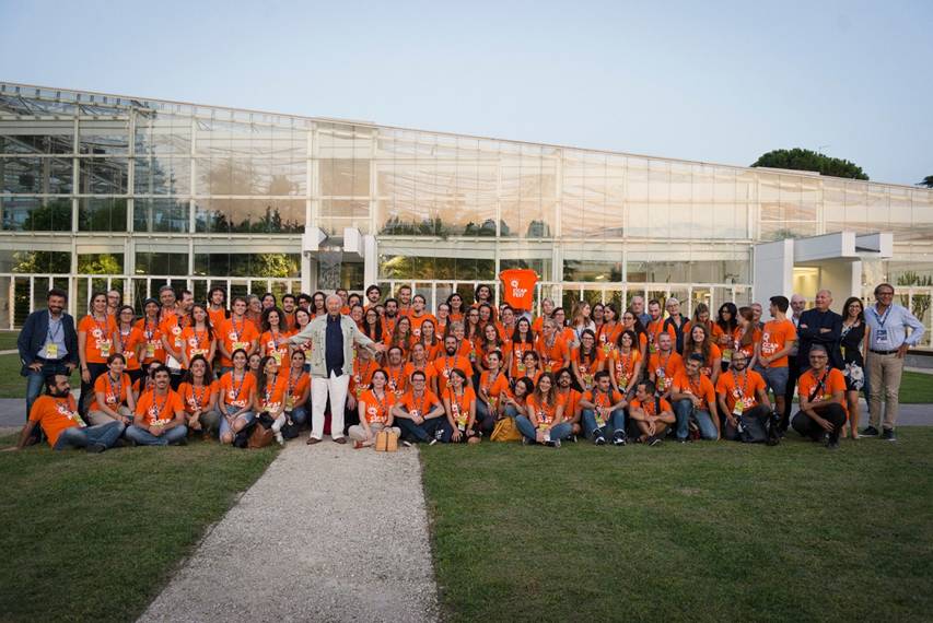Immagine - Foto_Piero_Angela_volontari [Rif. CICAP _ cicapfest.it == Ufficio Stampa Stilema stilema-to.it]