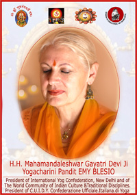 Immagine - Rif.: titolo di Mahamandaleshwar a Pandit Gayatri Devi (Yogacarini Emy Blesio) - Diikshaa 26 dicembre 2008, Delhi, India