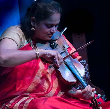 Immagine > Jyotsna Srikanth (2)  ||  Da PhotoGallery 'FESTIVAL MEDITERRANEO' = Associazione Echo Art (www.echoart.org)  ||