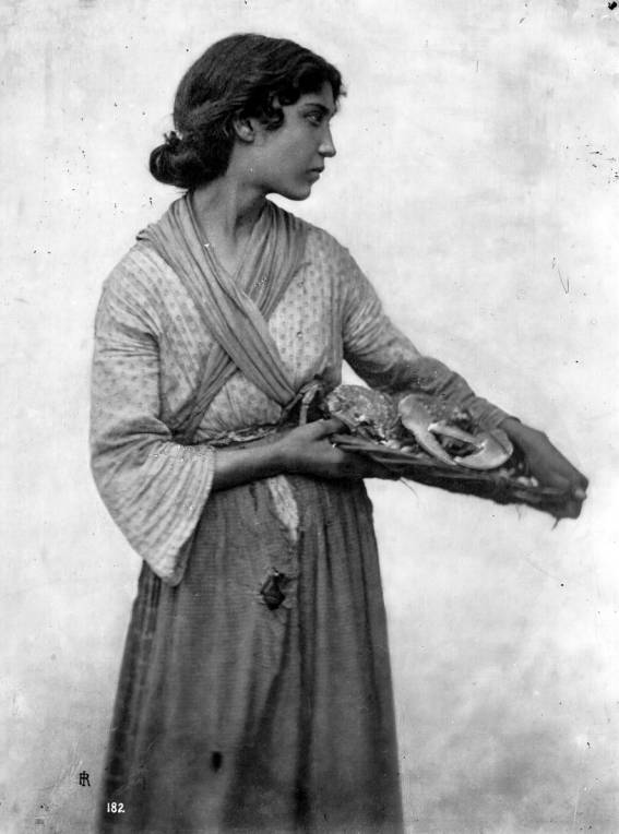 Immagine  == >  Tomaso Filippi - (1852-1948) - Modelli in posa - < Studio di figura di donna in foggia di pescivendola > - Venezia 1894-1897  //  Rif.: << NOBILT DEL LAVORO >> Arti e mestieri nella pittura veneta tra 800 e 900 -- Museo Nazionale di Villa PisaniStra (Venezia) -- dal 2 Giugno al 4 Novembre 2012  //  [Info: www.studiopesci.it - info@studiopesci.it]